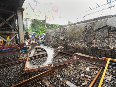 西部铁路部署塔式货车检查孟买的老桥
